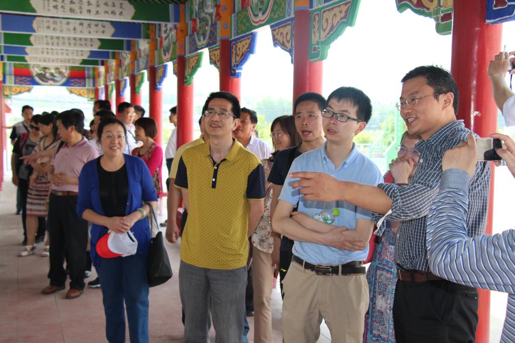 教师进农户，理论下基层——英国上市365全体党员教师赴英山县乌云山村学习调研